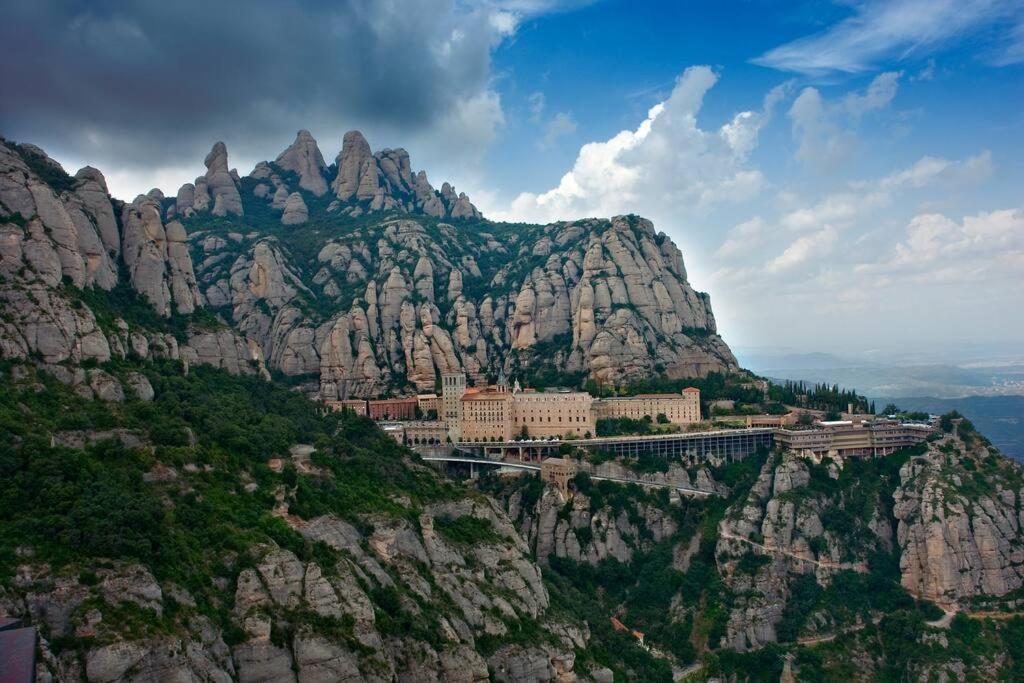Piso En El Centro De Monistrol De Montserrat Luaran gambar