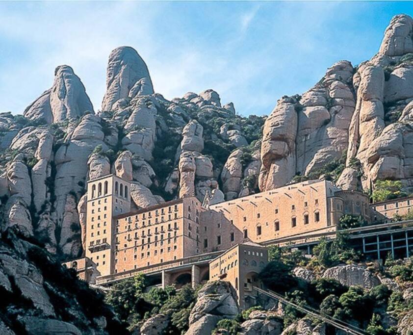 Piso En El Centro De Monistrol De Montserrat Luaran gambar